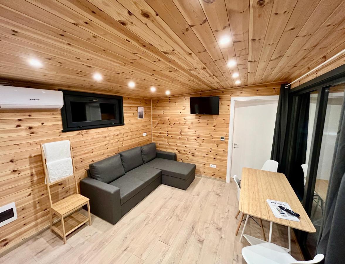 Pixel - Tiny Campus Villa Tirgu Secuiesc Exterior photo