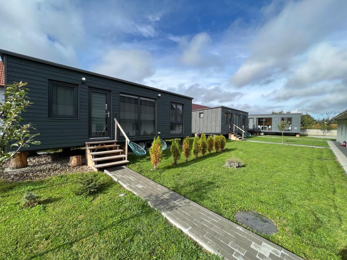 Pixel - Tiny Campus Villa Tirgu Secuiesc Exterior photo
